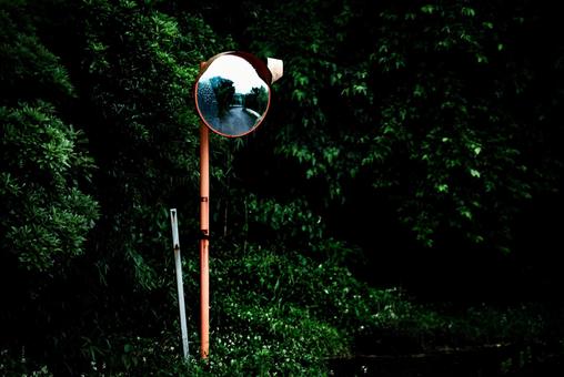 <Material> Convex mirror on a mountain road at dawn, JPG <Material> Convex mirror on a mountain road at dawn, JPG
