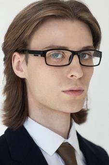 スーツにメガネをかけたカメラ目線の男性 男性,外国人,欧米人の写真素材