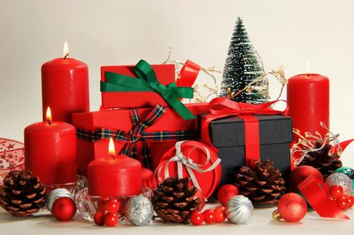 クリスマス　53 クリスマス,キャンドル,プレゼントの写真素材