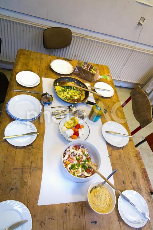 北欧のおうちでお昼ごはん 食卓,ランチ,お昼の写真素材