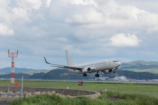 午後の出雲空港での到着の光景 午後の出雲空港での到着の光景 飛行機,航空機,旅客機の写真素材