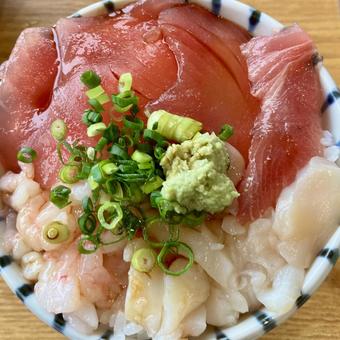 食★海鮮丼(マグロ・海老・帆立) 食★海鮮丼(マグロ・海老・帆立) 海鮮丼,マグロ,エビの写真素材