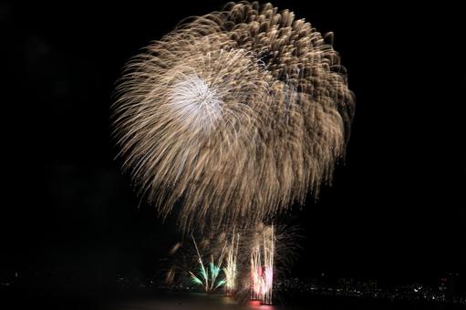 湖上打ち上げ花火/松江水郷祭 湖上打ち上げ花火/松江水郷祭 打ち上げ花火,花火,夏の写真素材