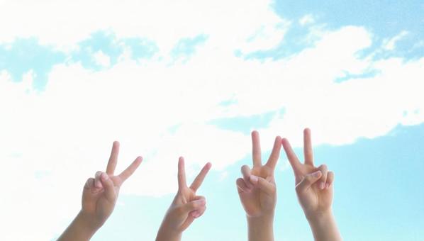 ピースする子供達 ピースする子供達の写真