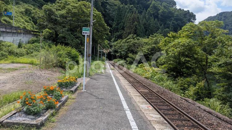 JR只見線・早戸駅ホーム 鉄道,ローカル線,ホームの写真素材