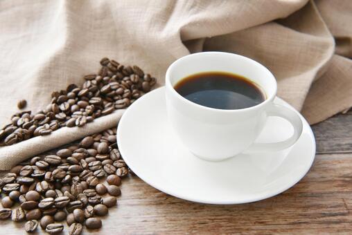 コーヒーとコーヒー豆のイメージ コーヒー,カフェ,コーヒー豆の写真素材