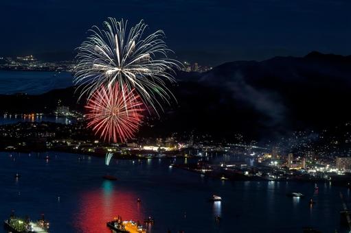 呉海上花火大会2025序盤2 呉海上花火大会2025序盤2 花火,花火大会,海上花火大会の写真素材