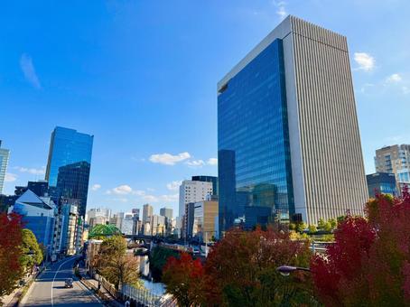 御茶ノ水のスカイラインと青空の眺め 青空,空,ブルースカイの写真素材