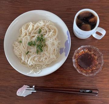 Photo, nedha awan, bawang ijo, es kopi, 