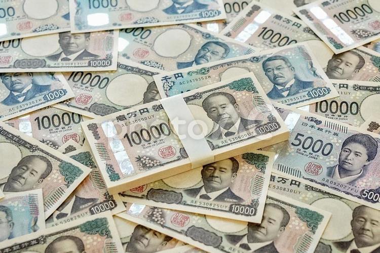 散らばったお金と100万円札束(新紙幣) お金,札束,新紙幣の写真素材