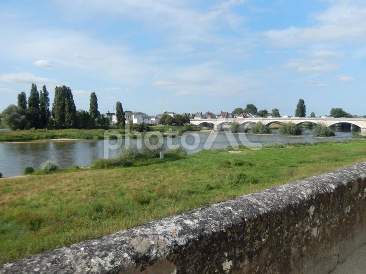 フランス　川のほとり フランス,川辺,土手の写真素材