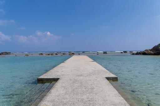 奄美大島 あやまる岬の桟橋 奄美大島 あやまる岬の桟橋 奄美大島,鹿児島県,奄美市の写真素材