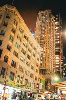 ライトアップされた高層ビル(シドニー) ライトアップされた高層ビル(シドニー) 高層ビル,夜景,ライトアップの写真素材
