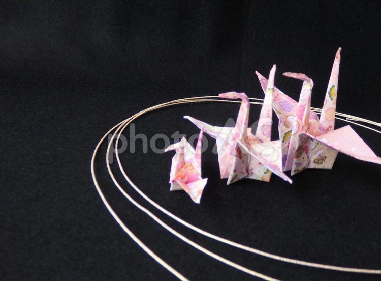 和風黒背景　金色のアクセントが光る お正月,背景,正月飾りの写真素材