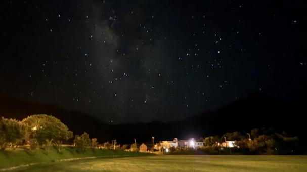 離島でスマホ撮影した夏の夜空(天の川) 離島でスマホ撮影した夏の夜空(天の川) 天の川,夜空,星の写真素材
