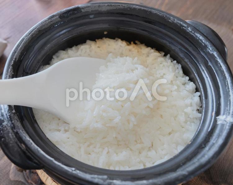 日本米を土鍋で炊いて食べてみる　新米の米 日本米,土鍋,炊くの写真素材