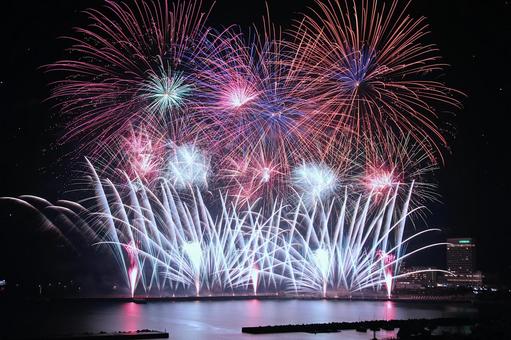 晩夏の熱海海上花火大会 14 晩夏の熱海海上花火大会 14の写真