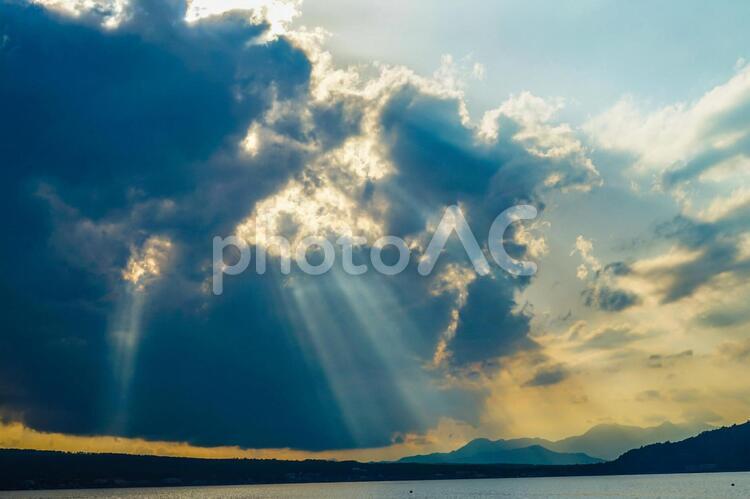 山中湖の夕暮れ風景 山中湖,湖,山梨県の写真素材