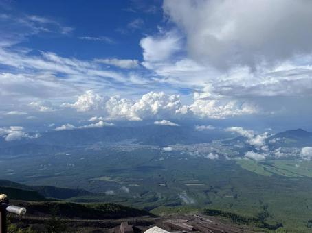 高原から見下ろす広大な景色の写真