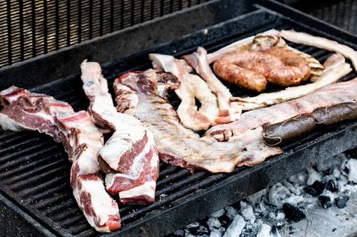 焼かれている肉やソーセージ 肉,ソーセージ,焼くの写真素材