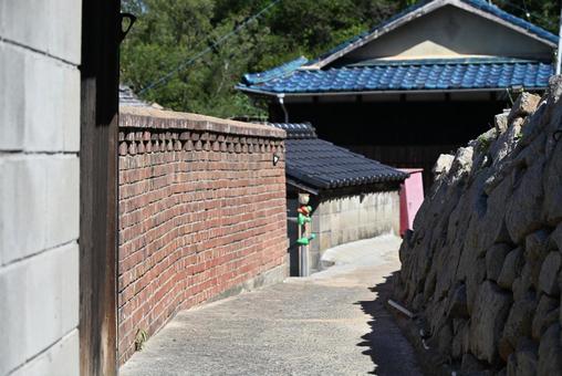真鍋島集落の路 真鍋島集落の路 風景,漁港,晴れの写真素材