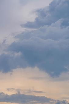 梅雨の曇り空 梅雨の曇り空の写真
