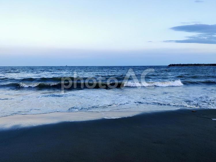 静かなる夕暮れの海岸 海岸,砂浜,夕焼けの写真素材