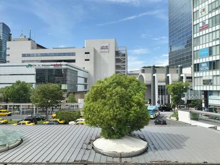 京浜急行線車窓から見るJR川崎駅東口 京浜急行線車窓から見るJR川崎駅東口 jr川崎駅,jr東海道線,jr南武線の写真素材