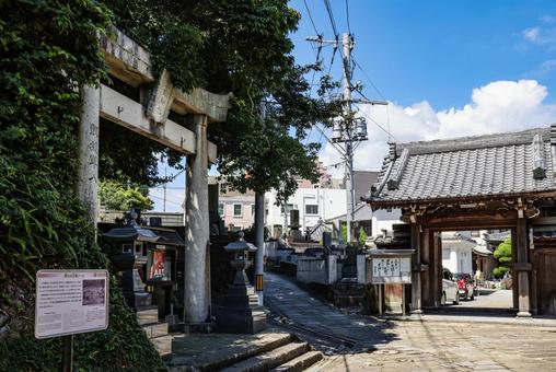 長崎市南山手 祈りの三角ゾーン 長崎市南山手 祈りの三角ゾーン 祈りの三角ゾーン,三角ゾーン,神社の写真素材