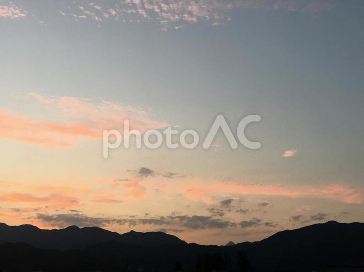 夏の夕暮れ２ 夕焼け,夕暮れ,雲の写真素材