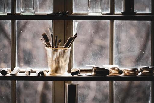 Tools and brushes by the window, JPG Tools and brushes by the window, JPG