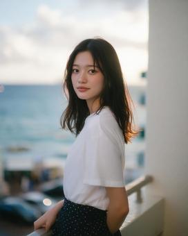 若い女性の自然体な横顔 若い女性の自然体な横顔の写真