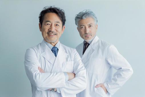 白衣を着たミドルエイジ男性 白衣を着たミドルエイジ男性 医師,医者,医療の写真素材