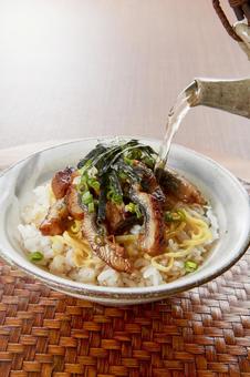 ひつまぶし 出汁を注ぐ ひつまぶし 出汁を注ぐ ひつまぶし,出汁,注ぐの写真素材