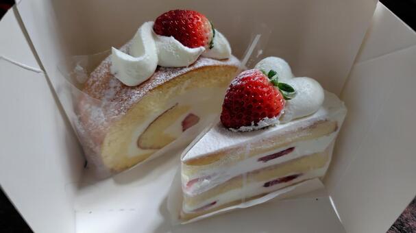 ショートケーキとロールケーキ ケーキ,ショートケーキ,ロールケーキの写真素材