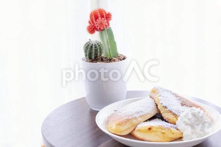 手作りパンケーキと粉砂糖のスイーツ写真 パンケーキ,スフレパンケーキ,ふわふわパンケーキの写真素材