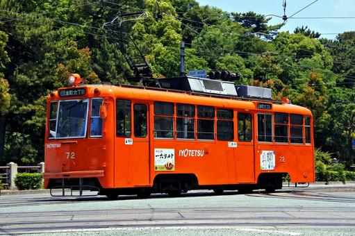 伊予鉄モハ50形走行 伊予鉄モハ50形走行 伊予鉄道,モハ50形,路面電車の写真素材