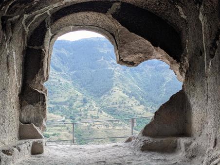 ヴァルジア洞窟からの眺望 ヴァルジア,洞窟住居,修道院の写真素材