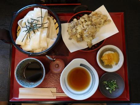 Photo, kusatsu onsen, maitake mushroom tempura and udon noodles, maiko tempura, 