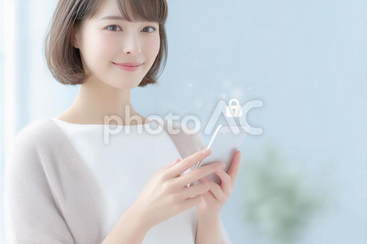 安心セキュリティのスマフォを使用する女性 安心,セキュリティ,スマフォの写真素材