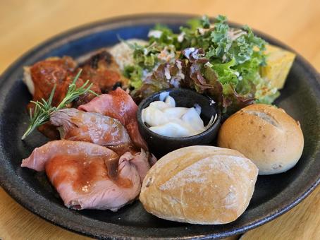 ランチ ランチ ワンプレート,ローストビーフ,チキンソテーの写真素材