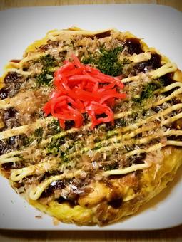 手作りクッキングお好み焼き。 手作りクッキングお好み焼き。 お好み焼き,豚肉,キャベツの写真素材