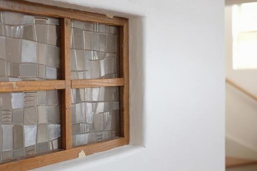 アンティークな室内窓 クラシック,一軒家,北欧風の写真素材