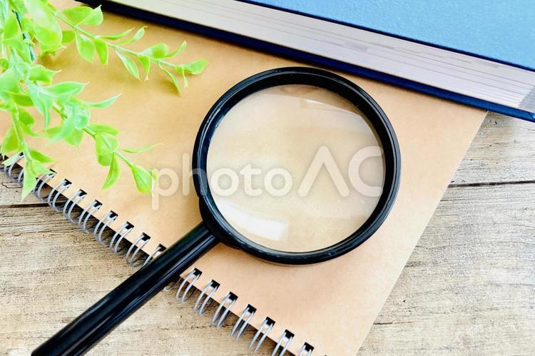 虫眼鏡と本とノート 勉強,学習,チェックの写真素材