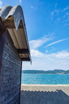 海岸通りにあるバス停から見た景色 海,ビーチ,波打ち際の写真素材