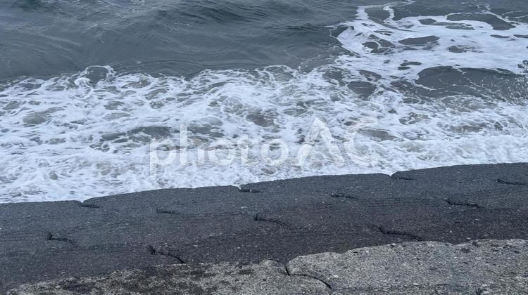 大荒れの海 海岸,眺め,砂浜の写真素材