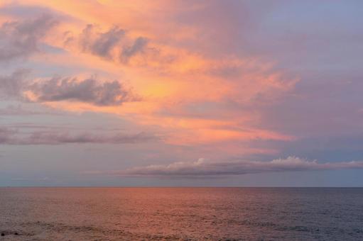 夕暮れ時の海景 夕暮れ時の海景の写真