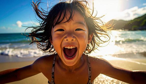 夏休み、海水浴で笑顔で遊ぶ子供 夏休み、海水浴で笑顔で遊ぶ子供の写真