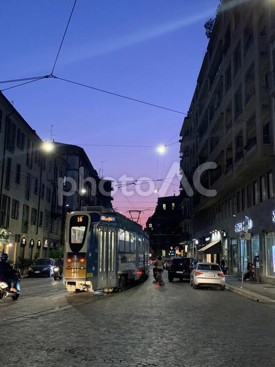 夕方 通り,都市,道路の写真素材