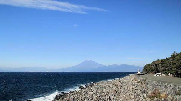 御浜岬外洋側海岸から望む秋の富士山 富士山,秋,初冬の写真素材